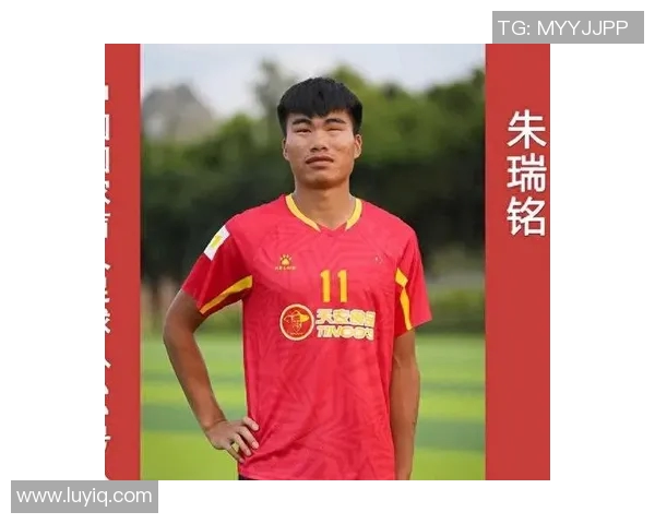 中国足球明星的魅力与成就探讨：那些闪耀的中国男人名字